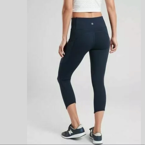 ATHLETA Up For Anything Capri Black NWT - Picture 2 of 2